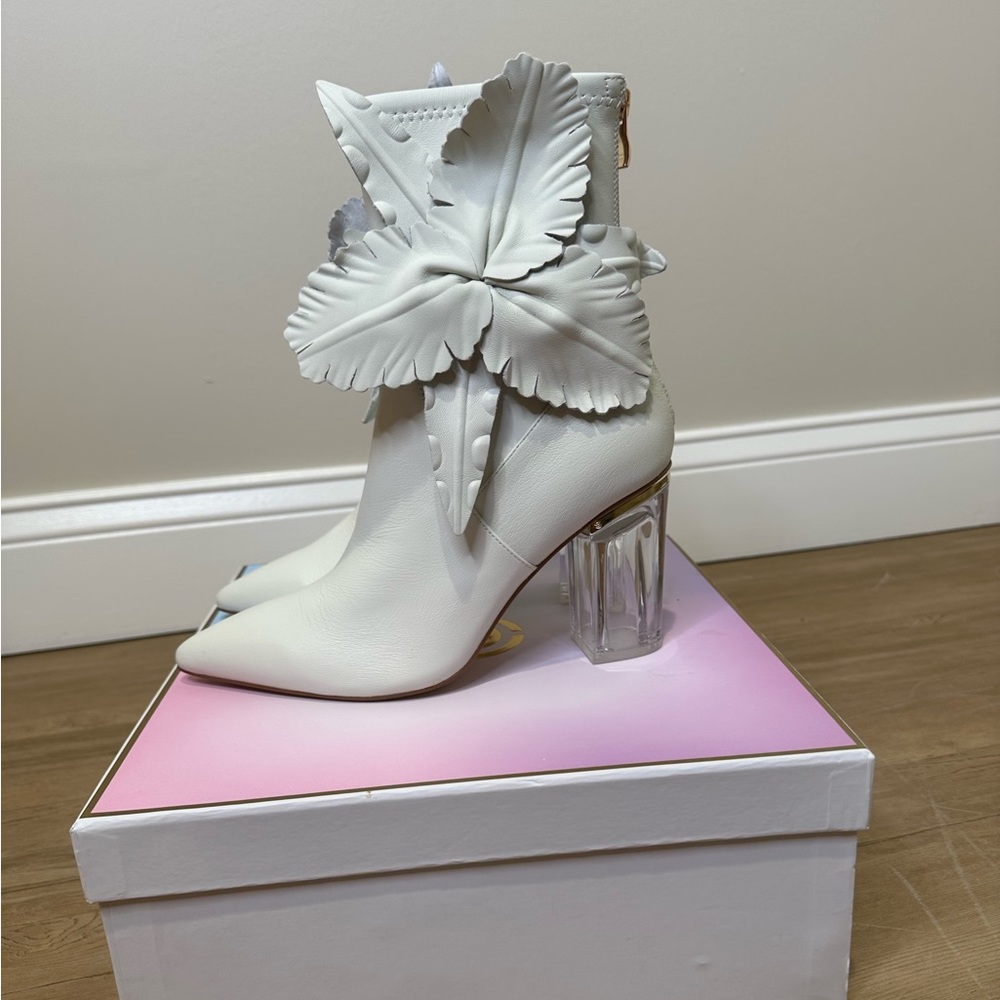 NWT Cecelia New York Bloom Boot Ivory White 7.5